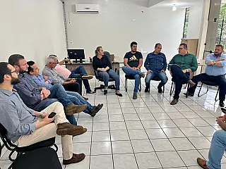 Alan reúne vereadores e propõe redução da taxa do lixo