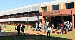 UFGD paga R$ 13 mil em 27 vagas de professor