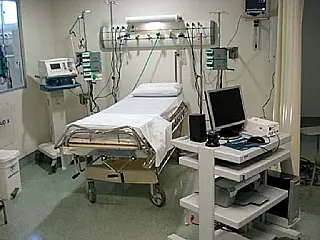 Cinco profissionais de saúde internados, dois em estado grave, mostram avanço da Covid