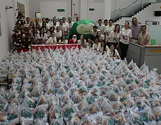Sicredi faz Natal mais alegre para moradores de bairro em Dourados