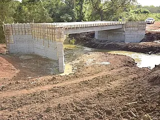 Ponte de concreto no córrego Curral de Arame entra em fase final