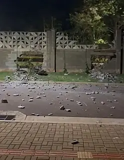 Adolescente morre após carro bater em muro e motorista é preso