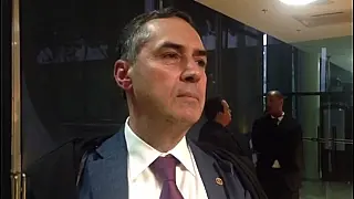 Ministro Barroso vota por limitação do foro privilegiado