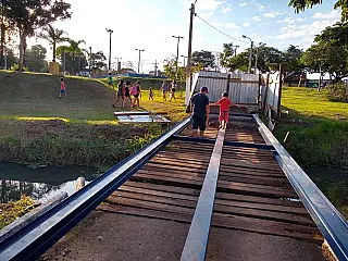 Pontes do Lago do Flórida continuam obstruídas