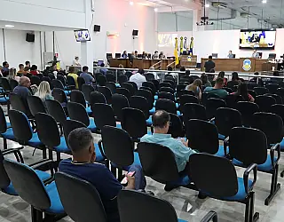 Vereadores fazem duas sessões e só voltam dia 27
