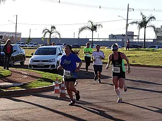 Maira Brum e Caio Pompeu vencem corrida organizada em Residencial