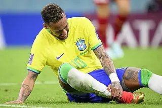 Neymar e Danilo estão fora da fase de grupos da Copa do Mundo