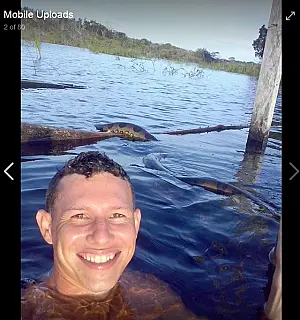 Selfie arriscada com cobra anaconda viraliza na internet