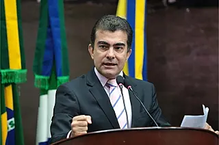 Marçal apresenta projeto sobre padronização de pontos de ônibus