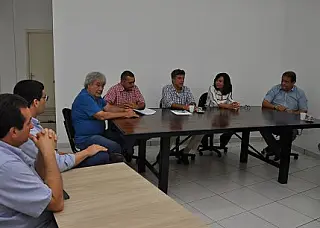 Murilo se encontra com Délia e diz que não há surpresas desagradáveis
