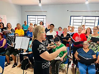 Projeto "É Por Você que Canto" reune vozes e coral emociona comunidade douradense