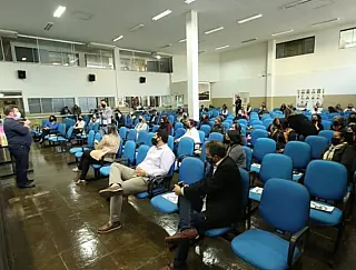 Em café da manhã, Laudir e vereadores homenageiam mães da Câmara