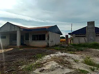 Moradores reclamam abandono na obra do Ceim do Jardim Vitória