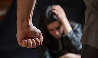 A cada 24 horas, ao menos oito mulheres são vítimas de violência