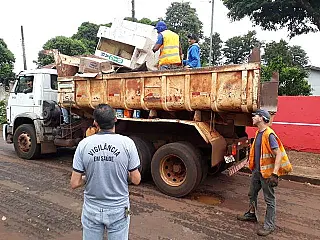 Mutirão contra doenças do Aedes retira 20 caminhões de lixo de bairro