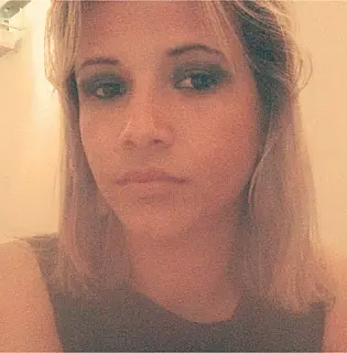 Mulher ferida a tiro pelo ex-marido em loja de gesso morre na Capital