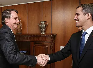 Bolsonaro tem encontro com autodeclarado presidente da Venezuela