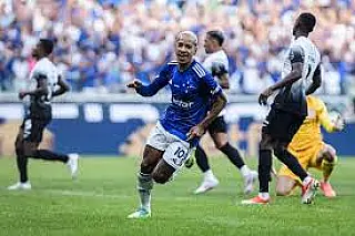 Cruzeiro vence o Corinthians e mantém o "Timão" no Z-4 do Brasileirão