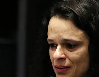 Advogada chora e diz que pede impeachment pelos netos de Dilma