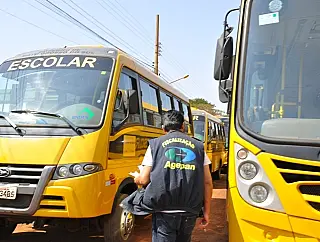 Transporte escolar do Município carrega 400 universitários por dia