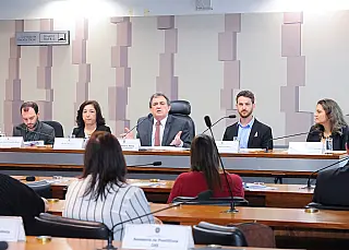Moka colhe propostas em subcomissão para projeto sobre doenças raras