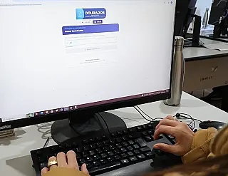 Contribuinte 'aprende' a usar pagamentos online