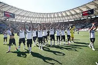 Botafogo vence o Flamengo no Maracanã e assume a liderança provisória