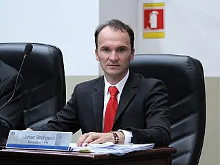 Vereador pede proibição de foto sensores em semáforos de Dourados
