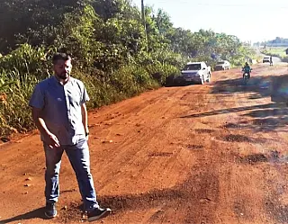 Mauricio pede mobilização para complemento de asfalto na Chácara Flora