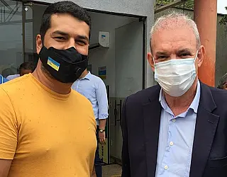 “Dias melhores virão”, afirma Daniel Junior após a primeira pessoa vacinada