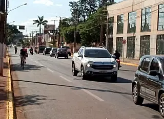 Barbosinha cobra informações sobre proibição de estacionar na avenida Coronel Ponciano