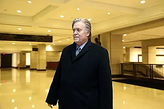 Interrogado durante sete horas ex-assessor de Trump se cala no Congresso americano