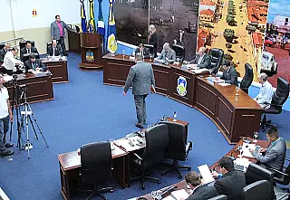 Câmara faz sessão para 'limpar pauta' nesta sexta-feira