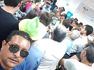 Manifestantes vão à Energisa protestar contra preço das tarifas