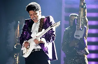 Bruno Mars fará shows no Brasil em novembro com DNCE na abertura