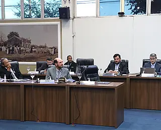 Vereador questiona modalidade de contratação temporária