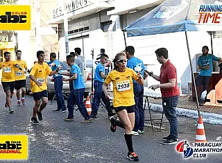 Beth Coca treina para corrida dos 50 anos de jornal do Paraguai