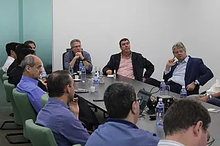 Setor sucroenergético se reúne com candidatos ao governo de MS