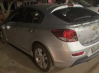 Bandido morre ao tentar fugir com carro da PM