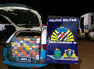 Casal é preso com carga de cocaína, maconha, pistola e munições