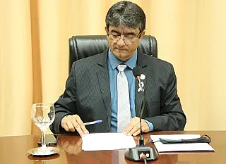 Juscelino questiona critérios