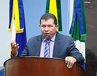 Maioria da Câmara rejeita pedido de Olavo para convocar prefeita