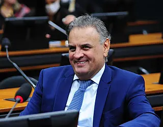 Aécio dá prazo de um mês para Simone crescer
