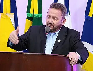 Laudir cobra informações sobre reforma e qualidade das marmitas fornecidas