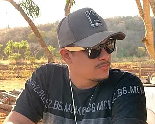 Carro capota, bate em enxame e jovem morre atacado por abelhas
