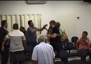Filho de prefeito 'sai no tapa' com vereador em Rio Negro