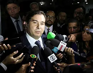 Reforma não anda na Câmara com mudanças em regras básicas, diz Maia