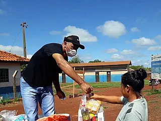 Laguna Carapã atende recomendação do MPE e distribui merenda escolar
