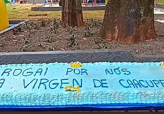 Praça revitalizada tem feirinha, ações e distribuição de bolo