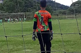 Filho de Bruno e Elisa Samudio estreia como goleiro pelo Athletico-PR